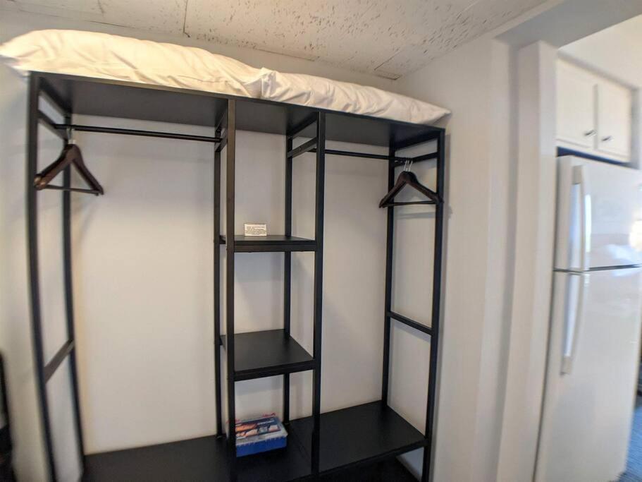 Cute Cedar Lodge Studio With Balcony & Lake Views! Laconia Eksteriør bilde